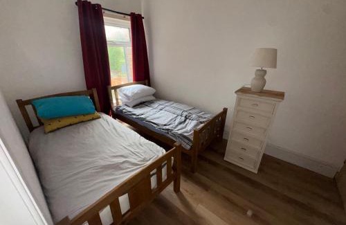 Ault Hucknall Apartment | Daniel’s Semi Rural Retreat