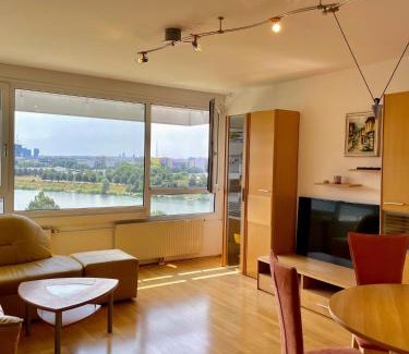 Kaisermuhlen Apartment | Danube Waterfront Apartment