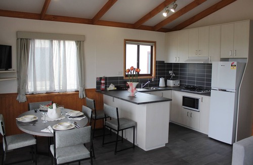 Ventnor Cabin | Daphne by the sea at Omaru Farm, Phillip Island