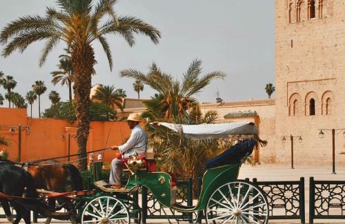 Oulad Khallouf House | Dar Bellaji l Bed & Breakfast in Medina l Rooftop Koutoubia