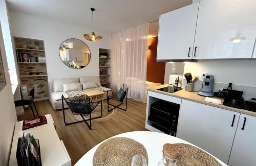 Dobree-Bon Port Apartment | Darbefeuille, grand studio centre ville 2 personnes