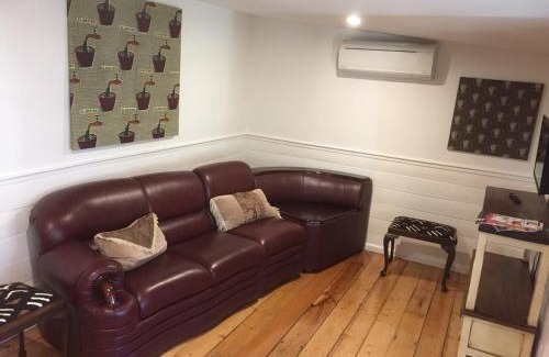 Kyneton House | Darcy's Cottage on Piper