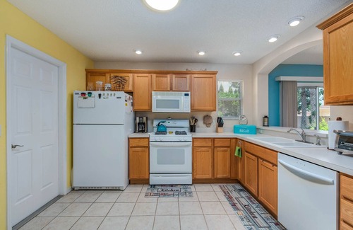 Villas of Greenwood Villa | DARLING 2 BEDROOM VILLA WITH ENCLOSED LANAI LARGE BACKYARD AND GOLF CART