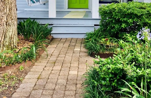 Saint Simons Heights Cottage | Darling Beach Cottage with Pool! - Great work/Play space!