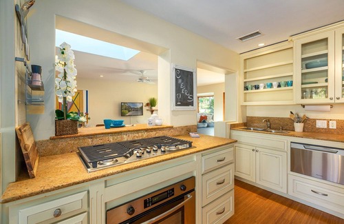 West Mesa House | Darling, Beach-Close, 6 Blocks to Bch Stairs, Walk to Dine, Shop, Park, Grocery