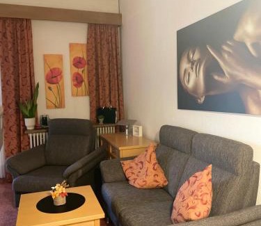 Bad Griesbach-Therme Apartment | Das CLASSIQUE Galerieappartement - Wohlfühlen auf zwei Etagen, TV, ruhiger Balkon, Poseidon Therme im Haus, sowieso Kinder und Vierbeinerfreunde willkommen, inkl Parkgarage u Kurtaxe
