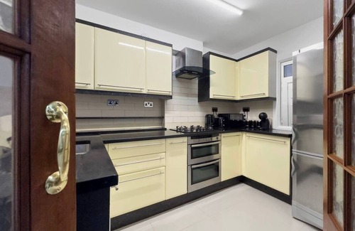 Rhondda Cynon Taff House | Dashing and Distinctive Dwelling w/Rooftop Garden