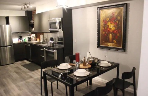 Orillia Apartment | DaVel DeLuxe Sunsets