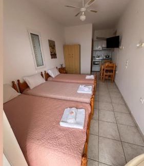 Ilia Apartment | Davis Studios & Apartments