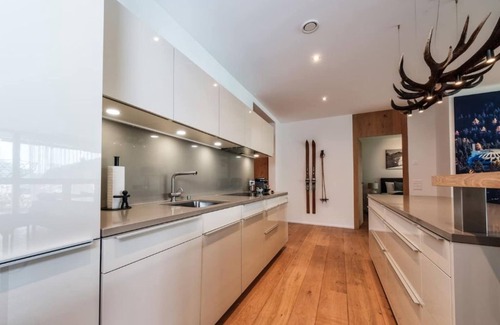 Davos-Dorf Apartment | Davos luxury family apartment with exclusive access to 5 star hotel