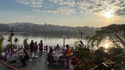 Chiang Khong Hotel | Day Waterfront Hotel