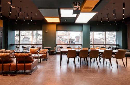 Downtown Shanghai Hostel | Dayin Youth Hostel - East Nanjing Road & People's Square & The Bund -Large Social Area -Bar -Café -Gym -Free Laundry Luggage Storage -24H Front Desk -English Service