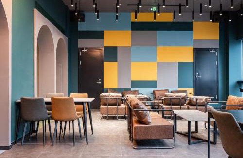 Downtown Shanghai Hostel | Dayin Youth Hostel - East Nanjing Road & People's Square & The Bund -Large Social Area -Bar -Café -Gym -Free Laundry Luggage Storage -24H Front Desk -English Service