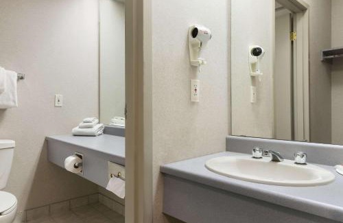 Brockville Hotel | Days Inn by Wyndham Brockville