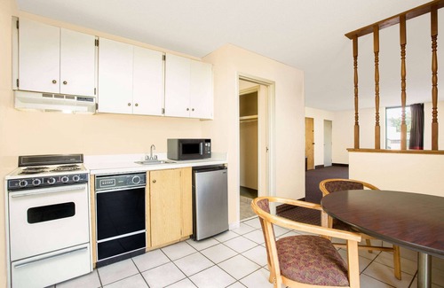Easley Hotel | Days Inn by Wyndham Easley/Greenville/Clemson Area