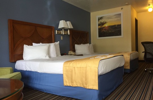 Espanola Hotel | Days Inn by Wyndham Espanola