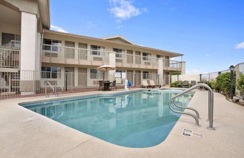 Globe Hotel | Days Inn by Wyndham Globe