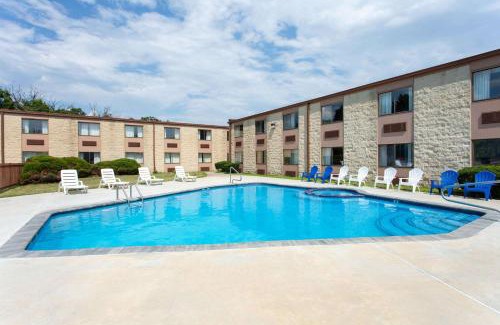 Hillsborough Hotel | Days Inn by Wyndham Hillsborough