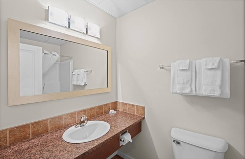 Lamont Hotel | Days Inn by Wyndham Lamont