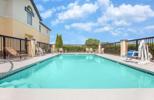 Lincoln Hotel | Days Inn by Wyndham Lincoln