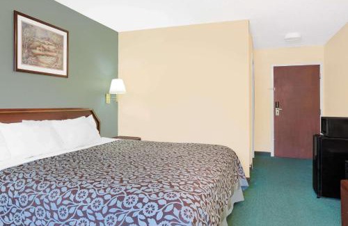 Lincoln Hotel | Days Inn by Wyndham Lincoln