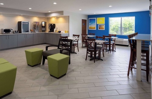 Louisburg Hotel | Days Inn by Wyndham Louisburg
