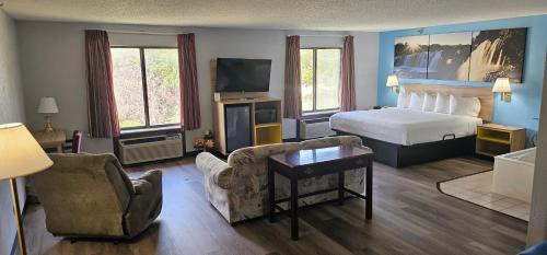 Ozark Hotel | Days Inn by Wyndham Ozark Springfield