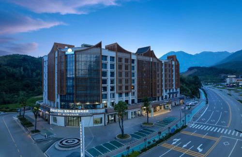 Luxi County Hotel | Days Inn by Wyndham Pingxiang Wugong Mountain