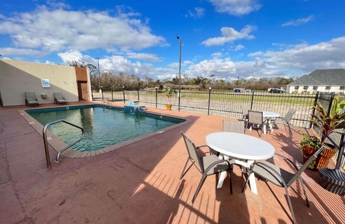 Rayne Hotel | Days Inn by Wyndham Rayne