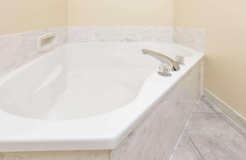Rayne Hotel | Days Inn by Wyndham Rayne