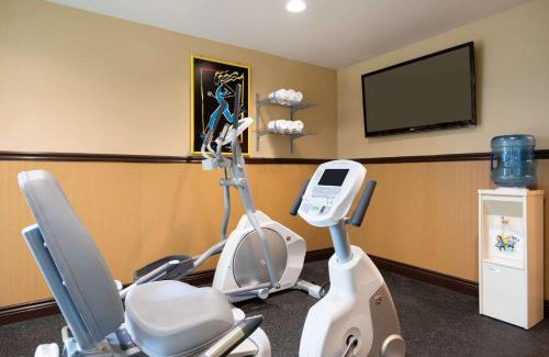 Renfrew Hotel | Days Inn by Wyndham Renfrew Conference Centre