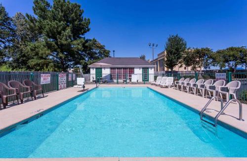 Simpsonville Hotel | Days Inn by Wyndham Simpsonville