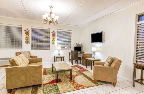 Syracuse Hotel | Days Inn by Wyndham Syracuse