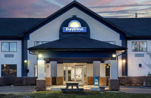 Whitecourt Hotel | Days Inn by Wyndham Whitecourt