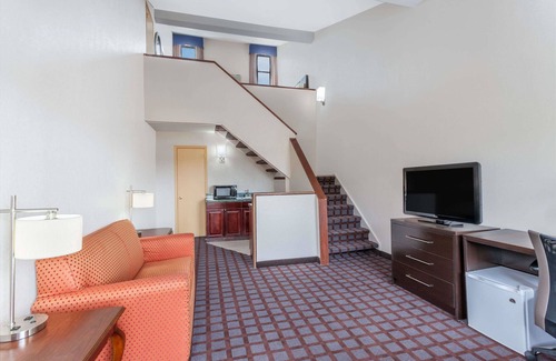 Woodbury Hotel | Days Inn by Wyndham Woodbury Long Island
