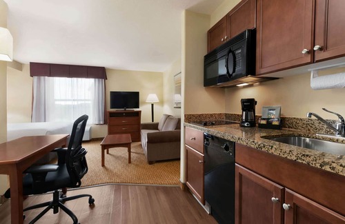 Sherwood Park Hotel | Days Inn & Suites by Wyndham Sherwood Park Edmonton