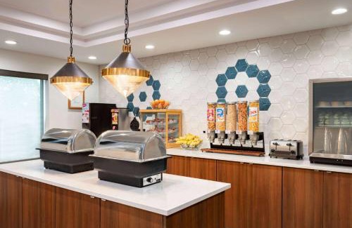 Sherwood Park Hotel | Days Inn & Suites by Wyndham Sherwood Park Edmonton