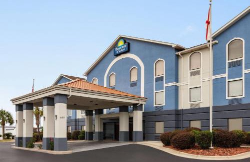Prattville Hotel | Days Inn & Suites by Wyndham Prattville-Montgomery