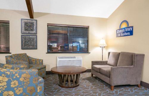 Brainerd Hotel | Days Inn & Suites by Wyndham Baxter Brainerd Area