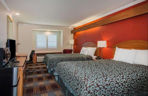 Antioch Hotel | Days Inn & Suites by Wyndham Antioch