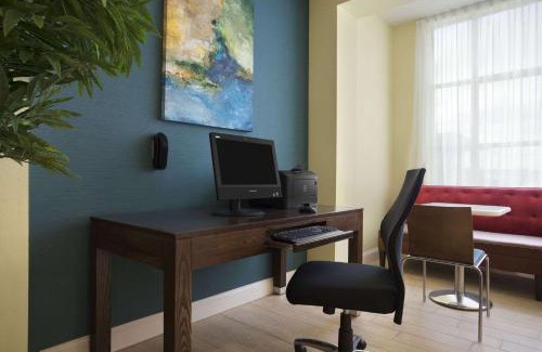 Lafferty Hotel | Days Inn & Suites by Wyndham Belmont
