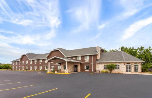 Kaukauna Hotel | Days Inn & Suites by Wyndham Kaukauna WI