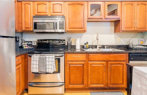 University District House | Dazzling Townhouse near OSU & Downtown Columbus