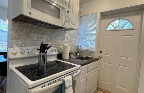 Jefferson Manor House | DC Suburb Home w/Parking | Near Metro & DC