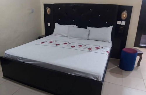 Ilorin House | De - Calmcity Guest House