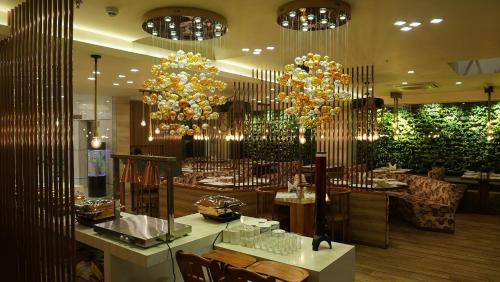 Surat Hotel | De Glance Hotel, Near Surat Railway Station