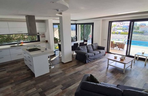 Cesme Villa | De-Lale Villa