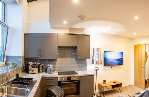 Kirkheaton Apartment | Dealhouse Large 2-Bedroom Apartment for 6 Guests