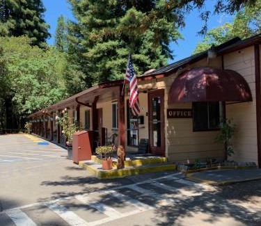 Garberville Resort | Dean Creek Resort