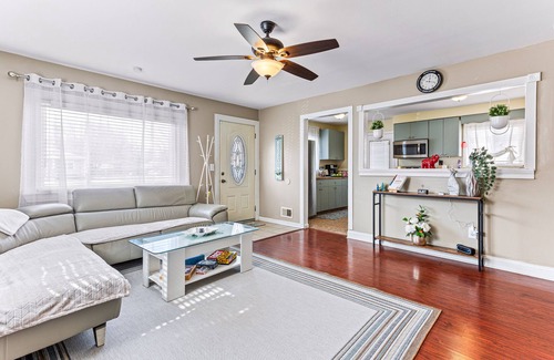 Dearborn Heights House | Dearborn Heights Luxury Stay - Close to DTW airport, Dearborn, Downtown Detroit
